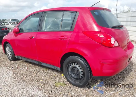 2011 Nissan Versa 1.8S z USA, uszkodzony, nr VIN 3N1BC1CP4BL492765